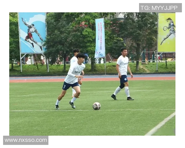 穿白袜子驰骋绿茵场的足球明星们谁是你心中的最佳选择